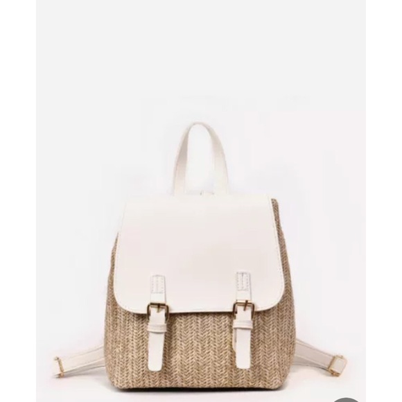 LAST ONE! 🔥 Double Buckle Straw Backpack - Picture 2 of 6